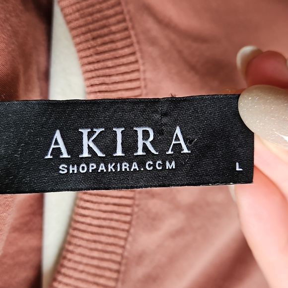 Akira Sleeveless Top [size L] - Picture 2 of 4